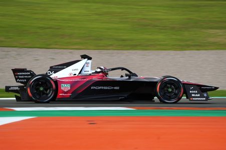 Porsche livery Valencia