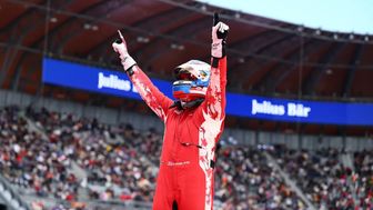 oliver-rowland-celebrating-foro-sol-mexico-city