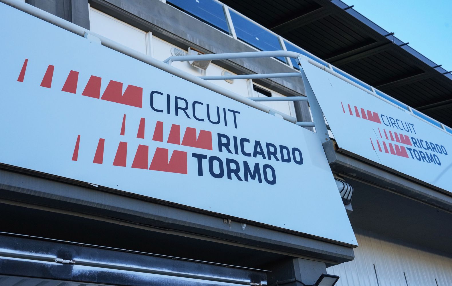 valencia track circuit ricardo tormo sign