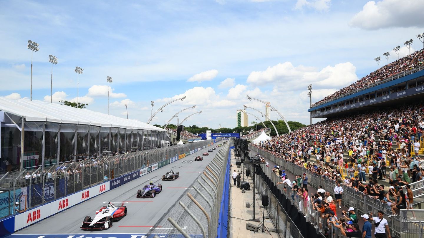 dennis leads da costa sao paulo season 11