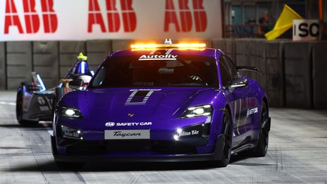 london porsche safety car