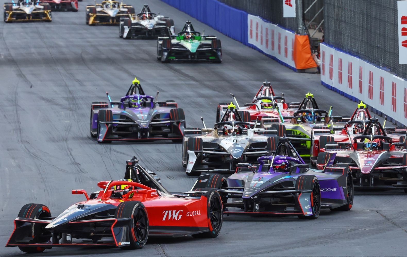 dennis leads sao paulo season 12