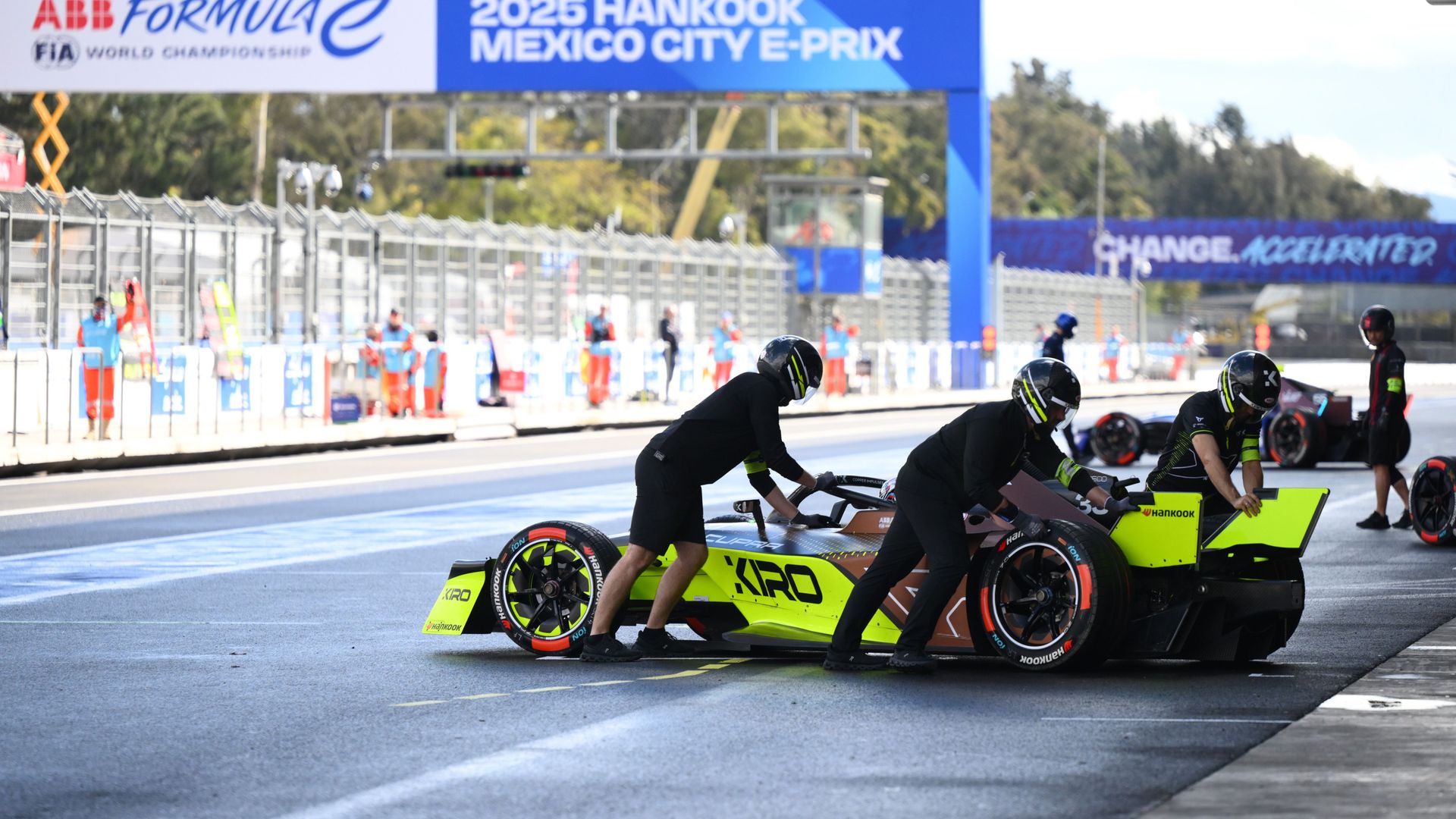 cupra kiro garage pit lane mexico city