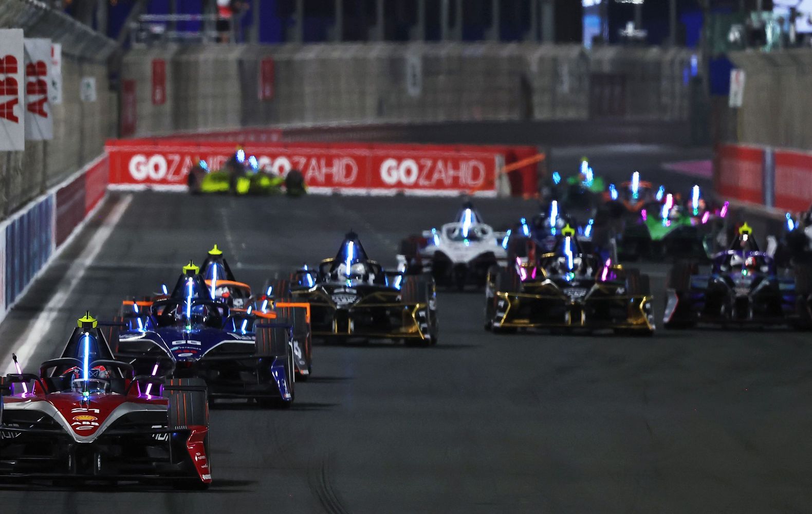 jeddah de vries leads season 11