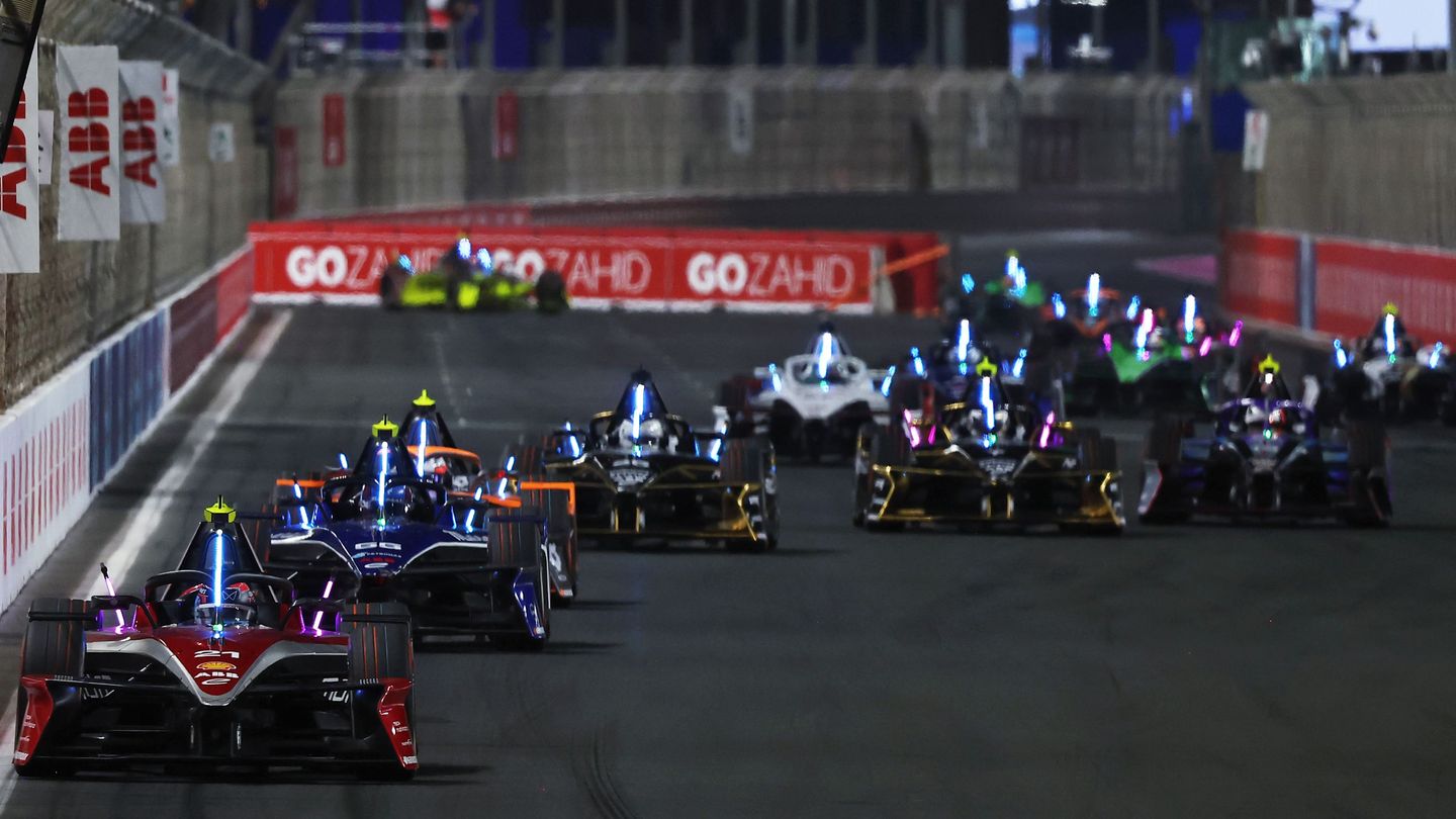 jeddah de vries leads season 11