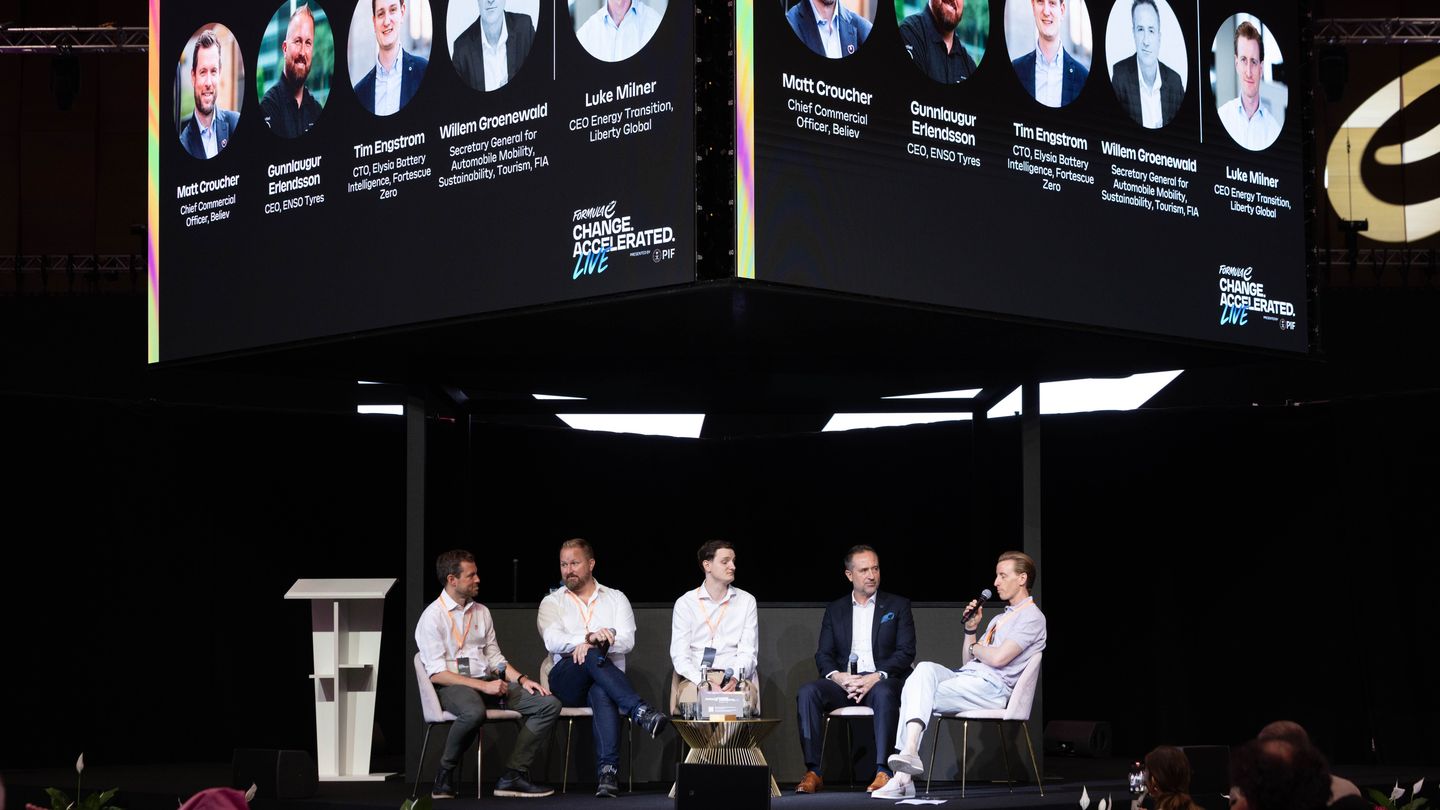 Spacesuit-SG-FE-LeP-25-07-25_5B_1540