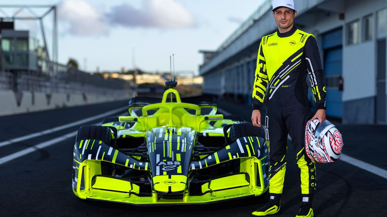 260825_Formula_E_Driver_Evans_BK2_1156